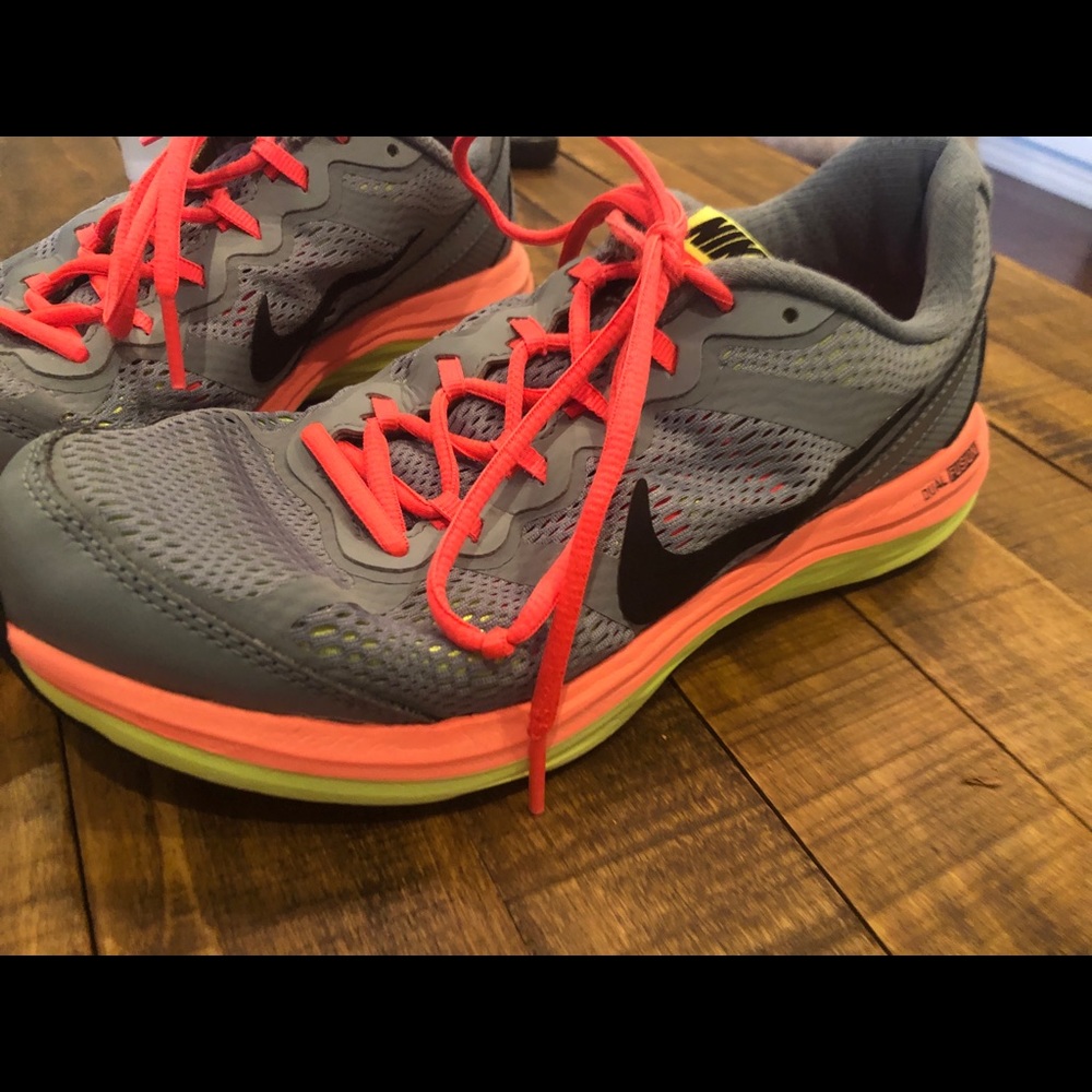 Nike dual fusion athletic shoes